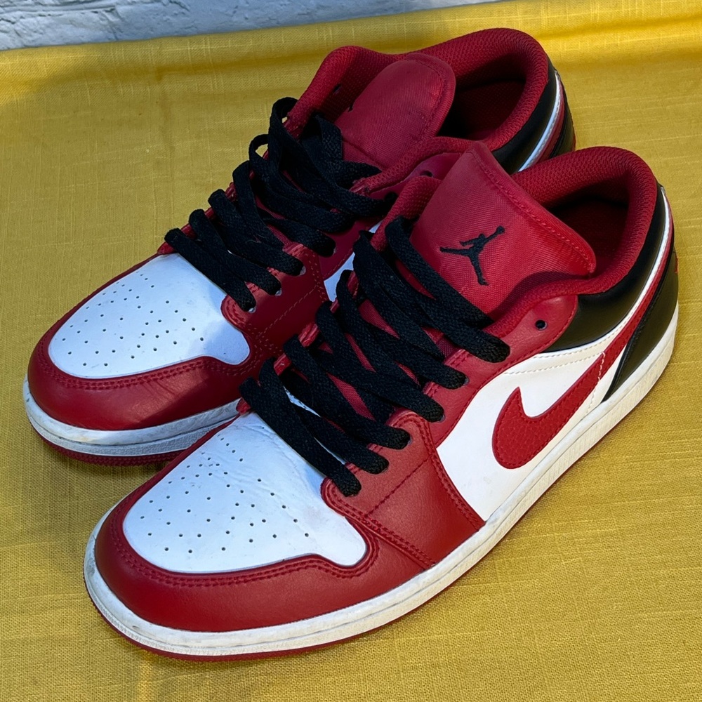 Nike Air Jordan 1 Low Reverse Black Toe Sneakers Men’s Size 9